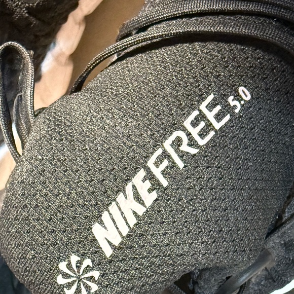 Nike Women's Free 5.0 Flyknit Black White Athletic Shoes Sneakers Size 11 - Picture 6 of 6